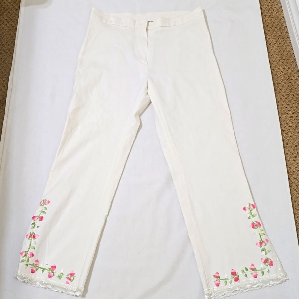 Sandro White Ankle Cropped Pants with Floral Detail